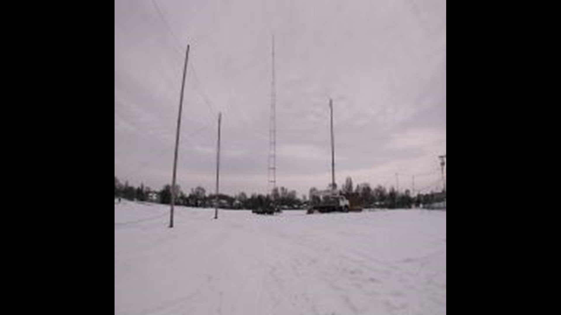 100-year-old Illinois radio tower falls to the ground