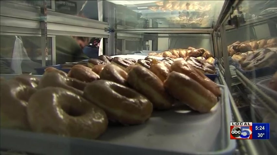 Hiland Bakery reopens in Des Moines