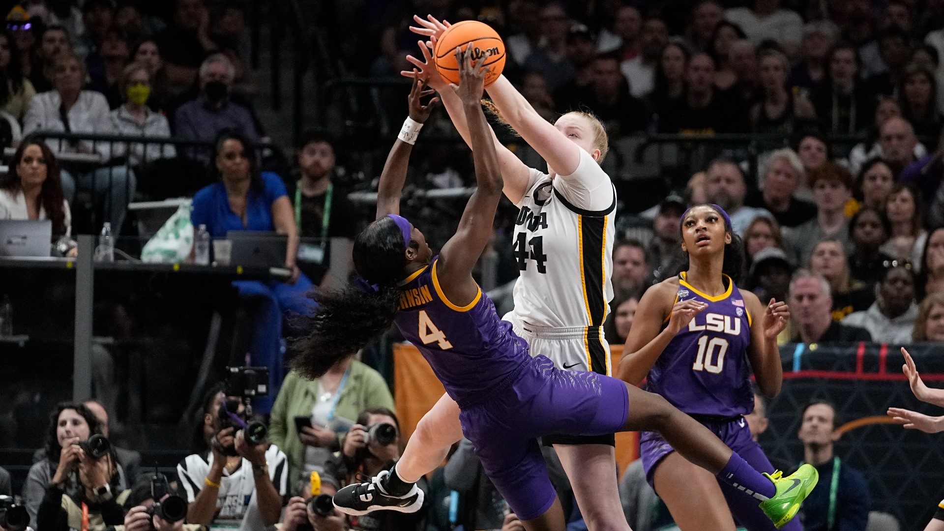 Women's March Madness: Iowa Vs. LSU Final Score, Highlights | Weareiowa.com