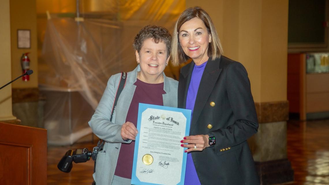 Gov. Reynolds signs proclamation for Iowa Religious Freedom Day