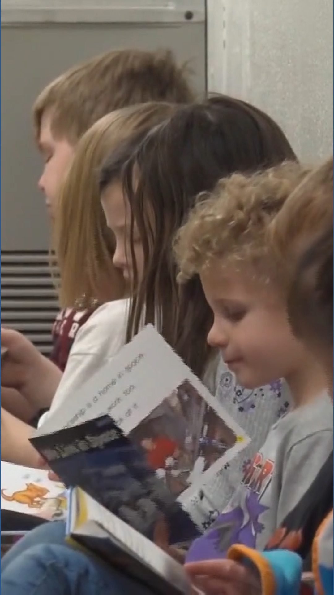 Oakland elementary school celebrates National Reading Month | weareiowa.com
