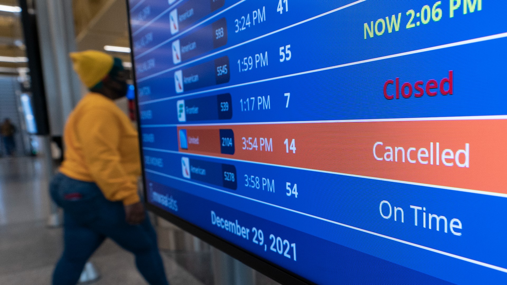 Under the proposed rule change, a refund would be required if a plane departed or arrived more than three hours behind schedule.