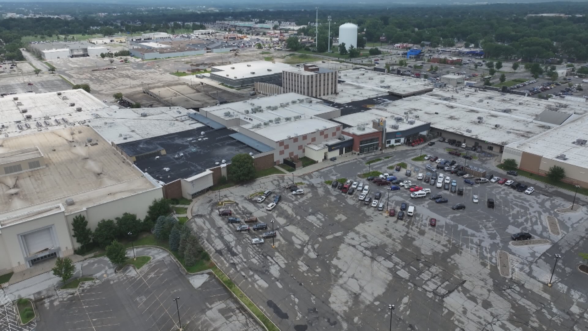 The proposed 3,500-seat hockey arena would also be used for volleyball and ice skating, as well as a venue for concerts and trade shows.