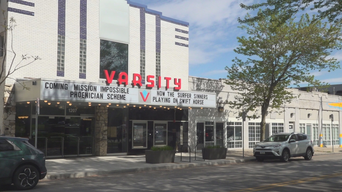 Varsity Cinemaは20,000ドルの連邦助成金を失い、コミュニティに助けを求めます