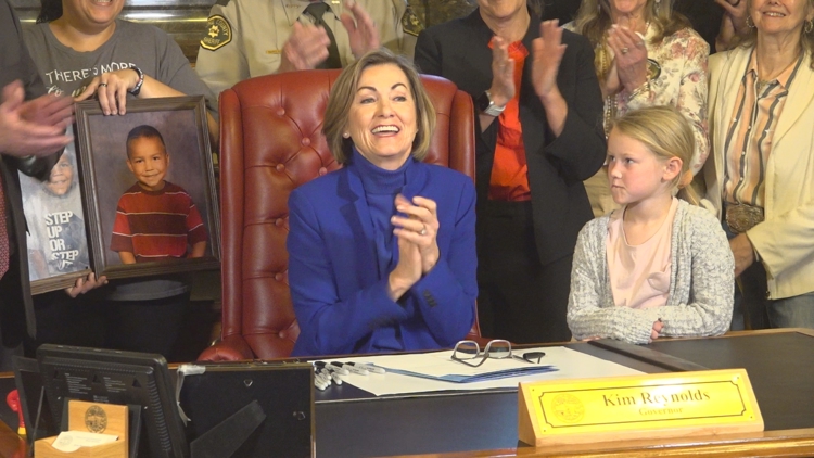 Hands-free driving in Iowa is now law