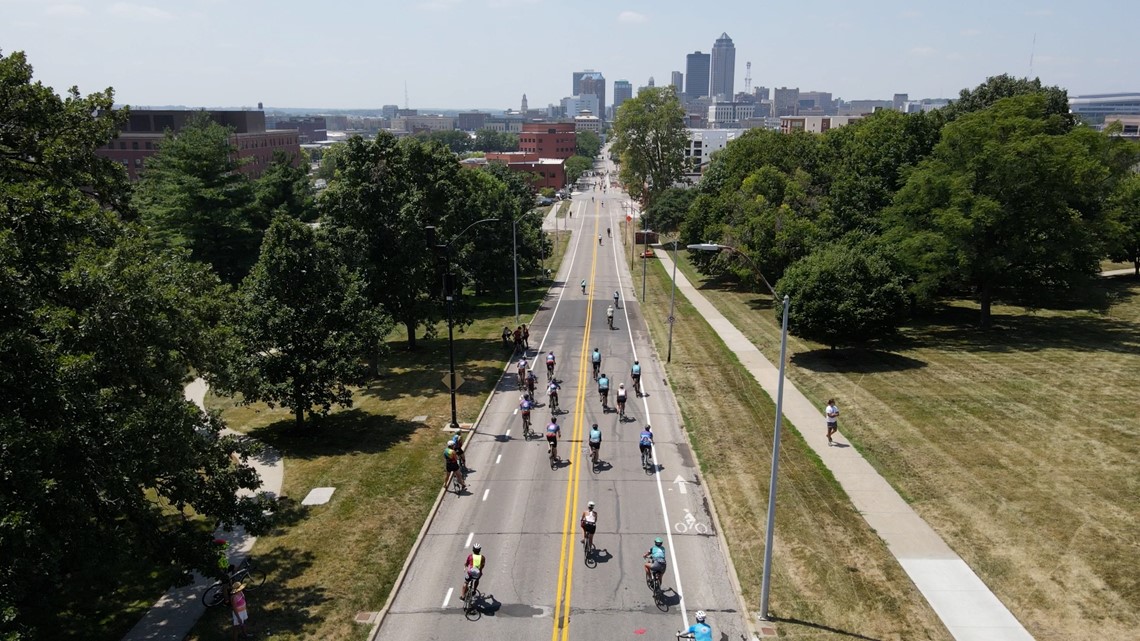 RAGBRAI cyclists, spectators and Des Moines residents face rising temps