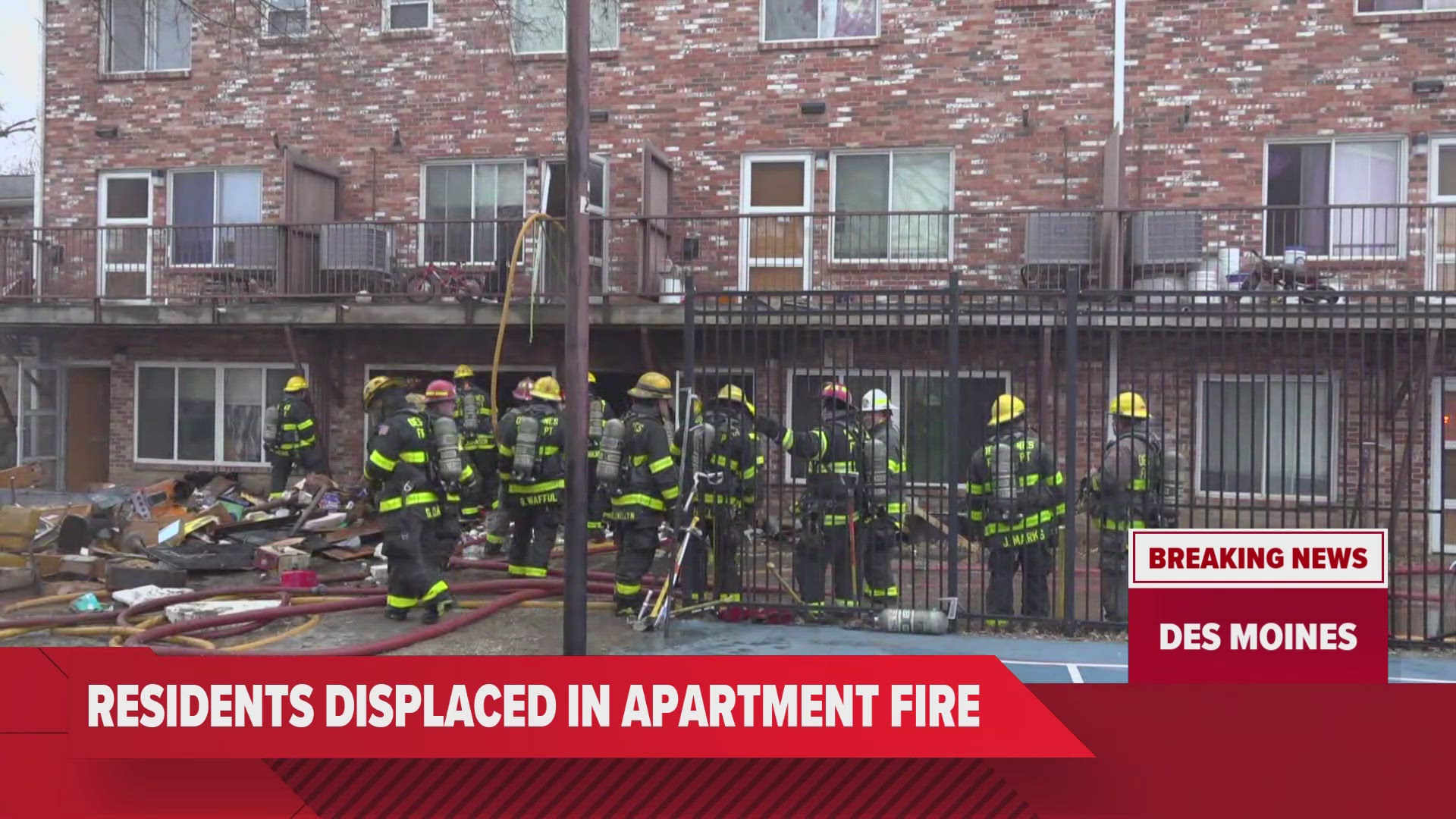 5 people displaced after apartment fire Saturday afternoon in Des ...
