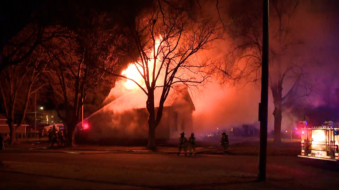 dallas-center-iowa-emergency-crews-respond-to-house-fire-weareiowa