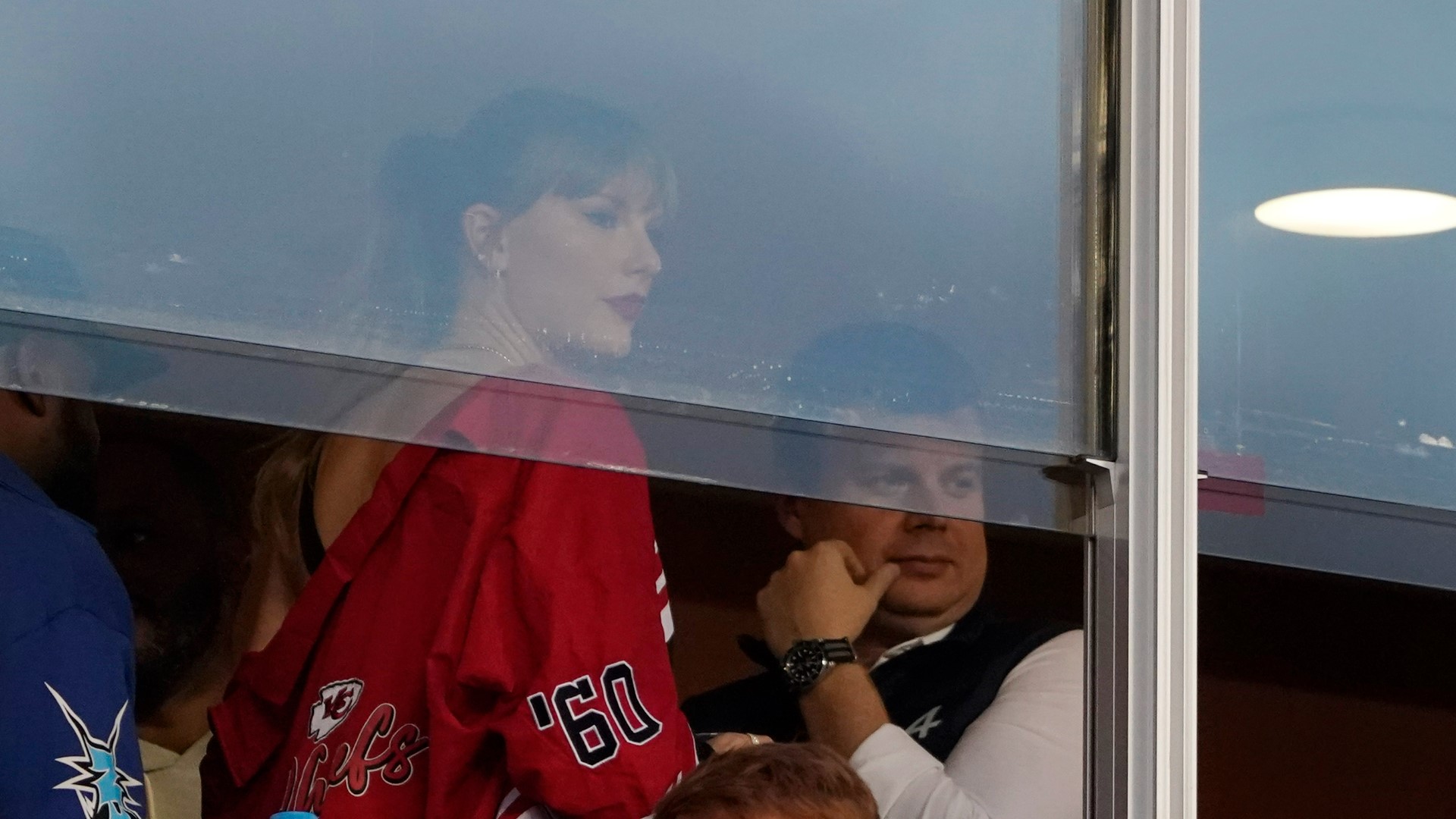 Thursday night's game was the third that Swift has attended in four weeks.