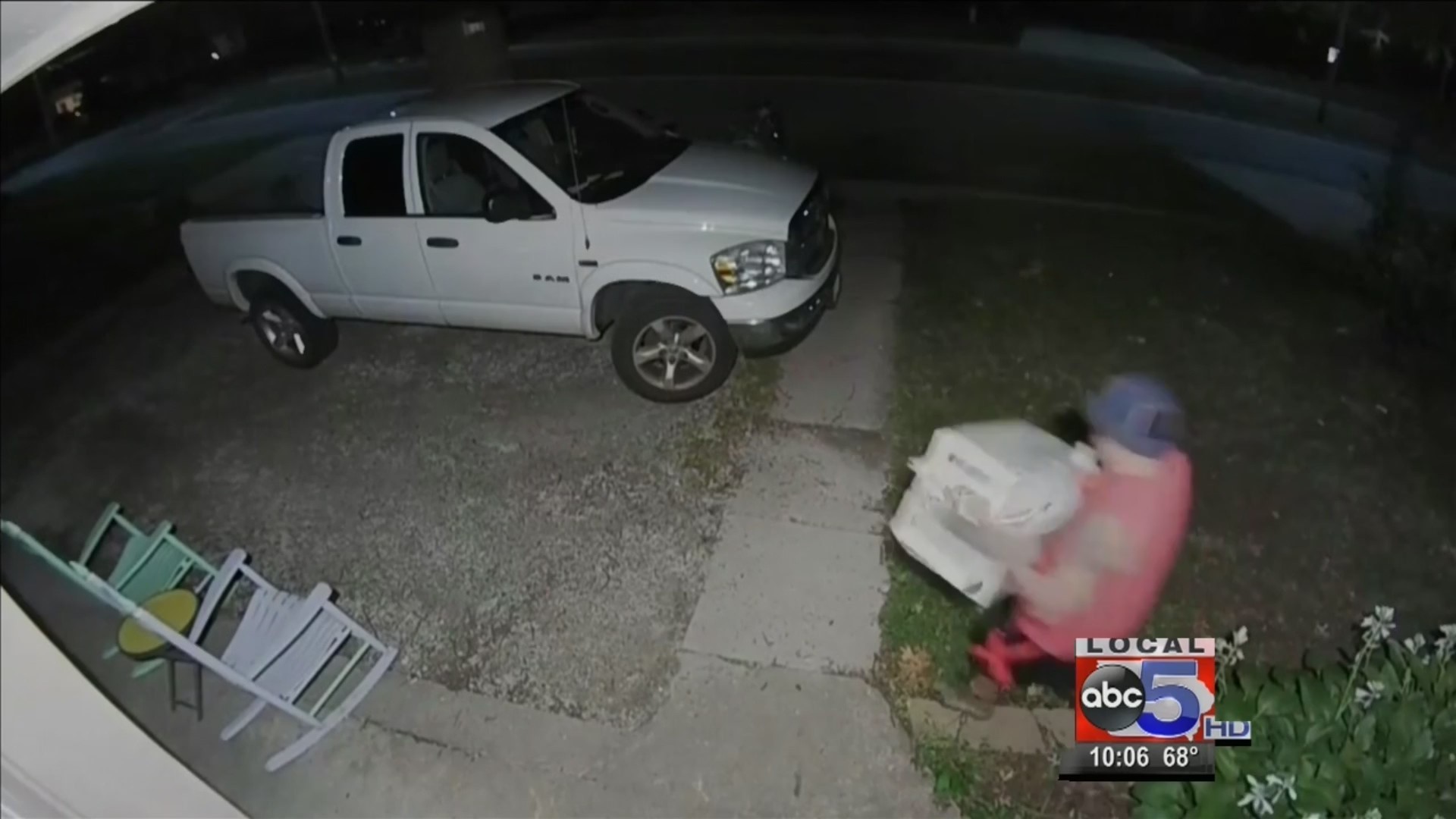 CAUGHT ON CAMERA: Homeowner gets thief to bring back air conditioner ...