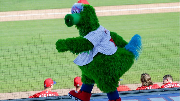 Tommy Lasorda went after the Phillie Phanatic on Aug. 28, 1988