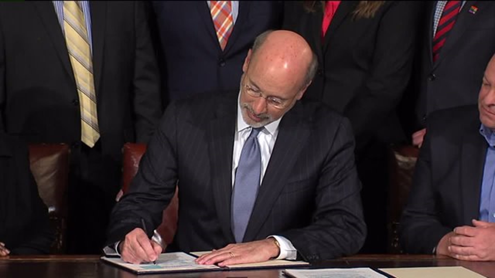Gov. Wolf signs the anti-discriminations executive order