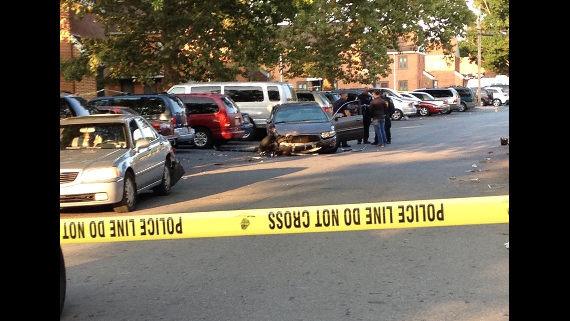 Man found shot to death inside crashed car in Hall Manor | fox43.com