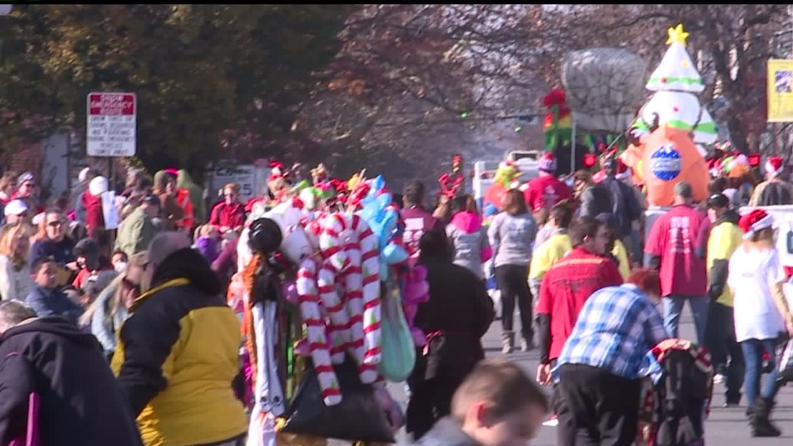 Crowd fills the street for Lebanon Holiday Parade