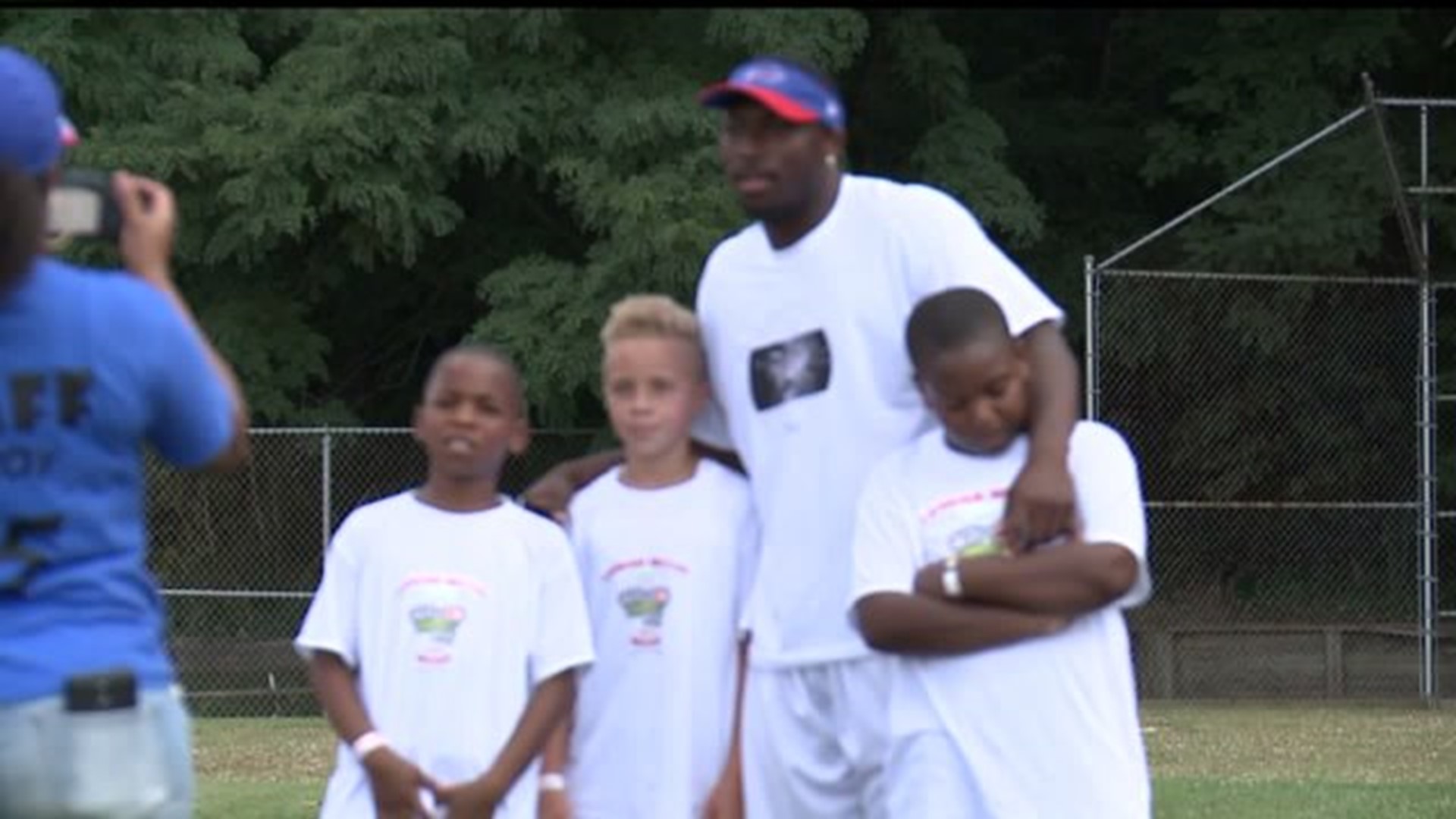 LeSean McCoy hosts free mini football camp