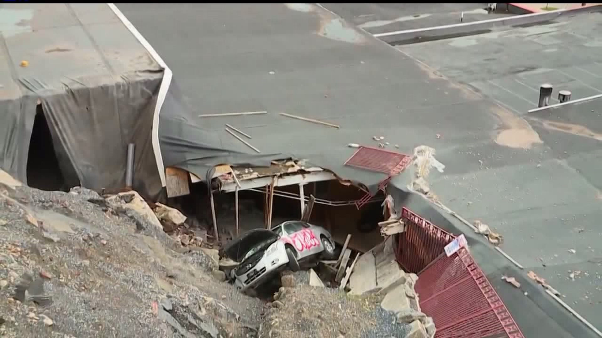 Lawyer says deed reveals owner of wall that collapsed on Harrisburg tire store