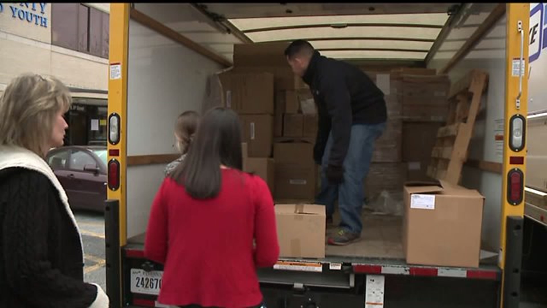 U.S. Marines make donation to local Toys for Tots