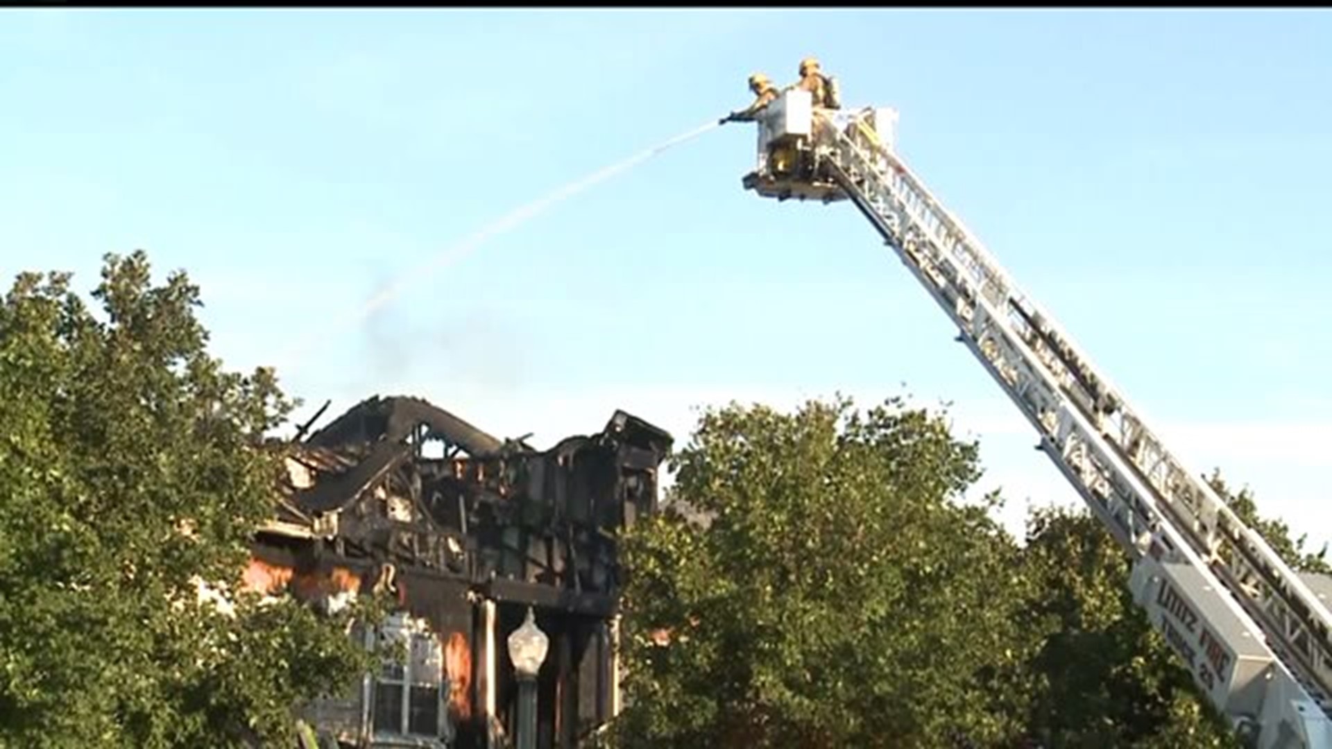 Fire damages Lancaster County apartment building | fox43.com