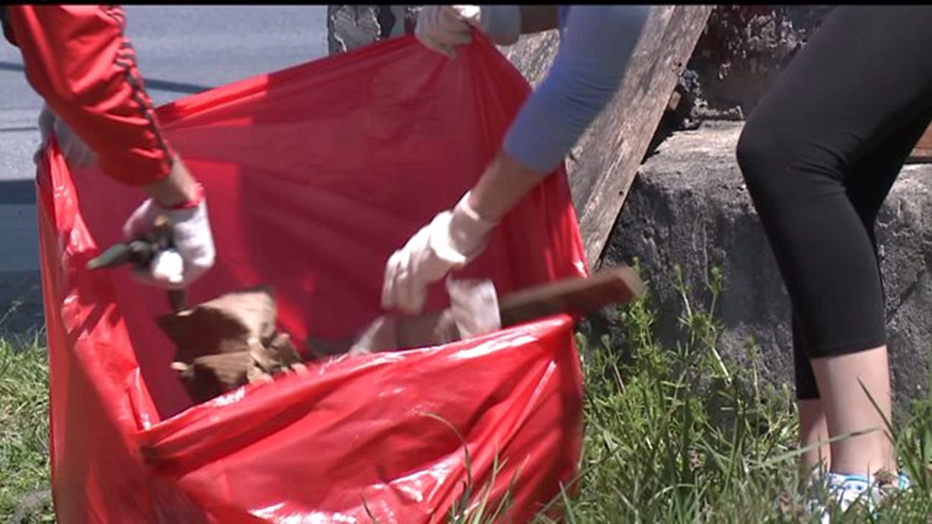 Hundreds of volunteers take part in Harrisburg Litter Cleanup