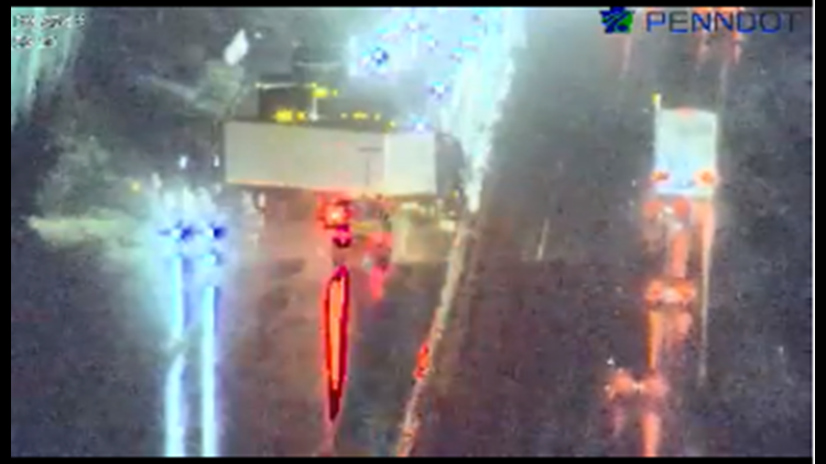 Multi-vehicle crash shuts down part of I-83 | fox43.com