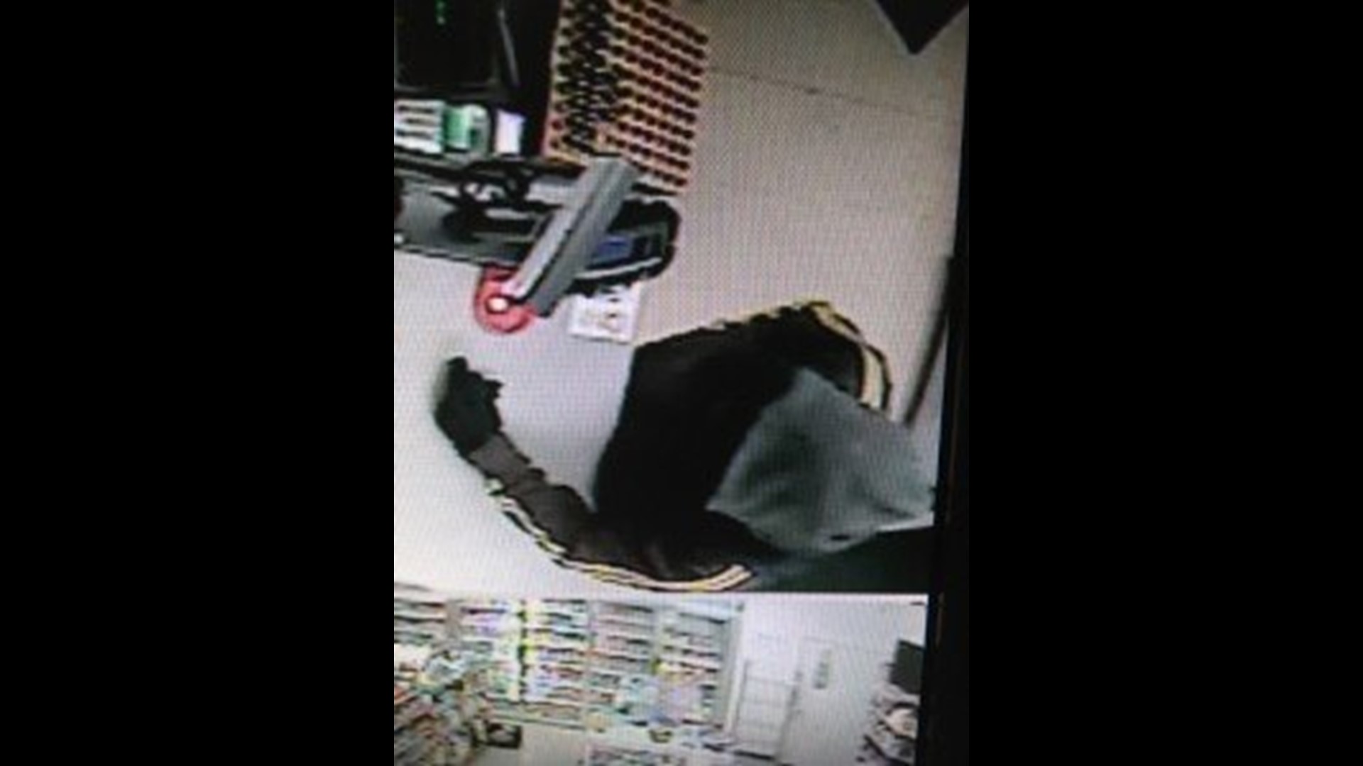 Police looking for man who robbed a Mechanicsburg gas station | fox43.com