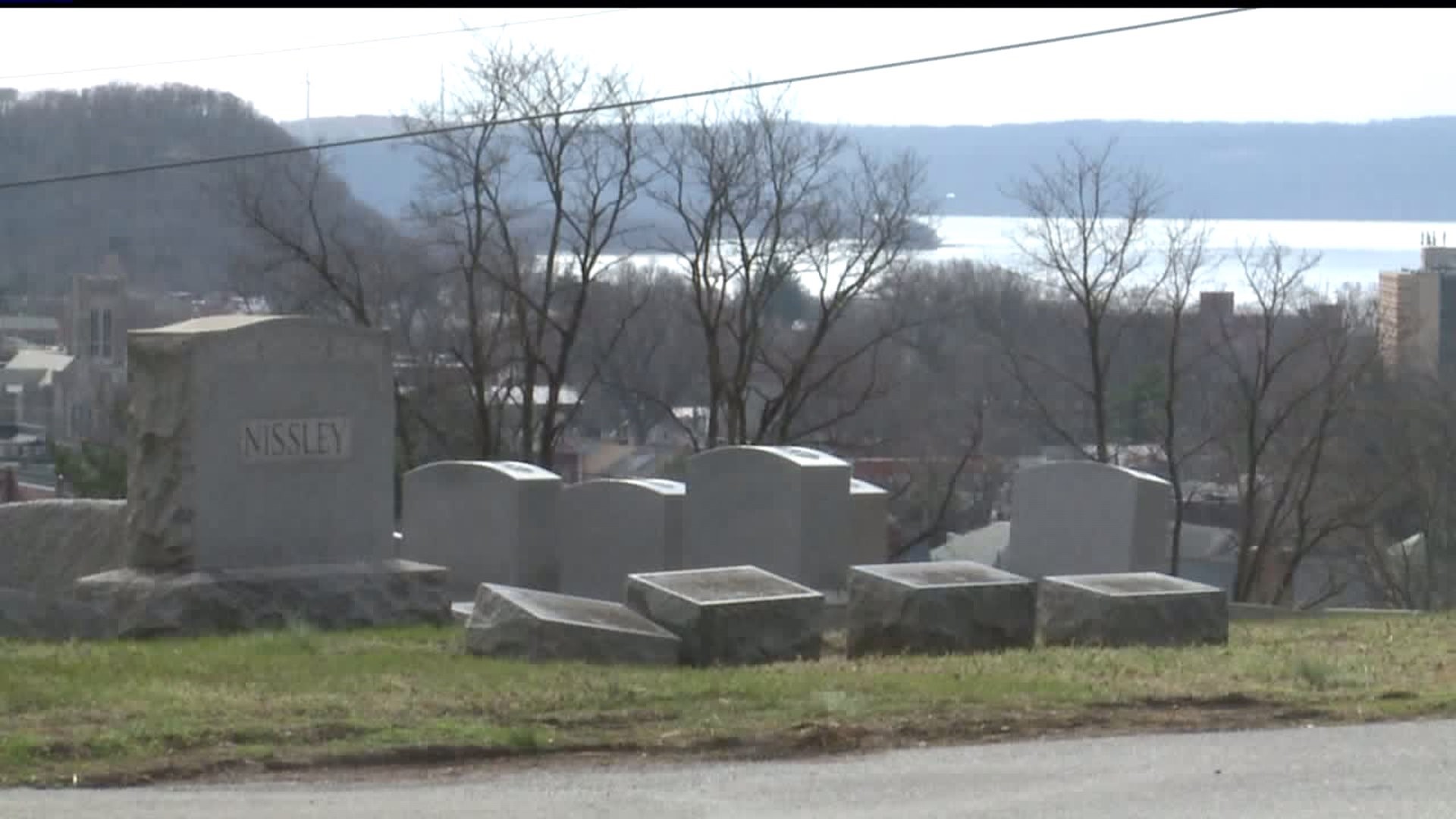 Man pockets memorial money in cemetery scam