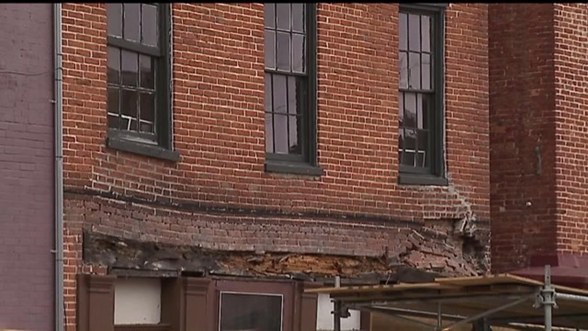 COLUMBIA OFFICIALS FEAR HISTORIC BUILDING COULD COLLAPSE