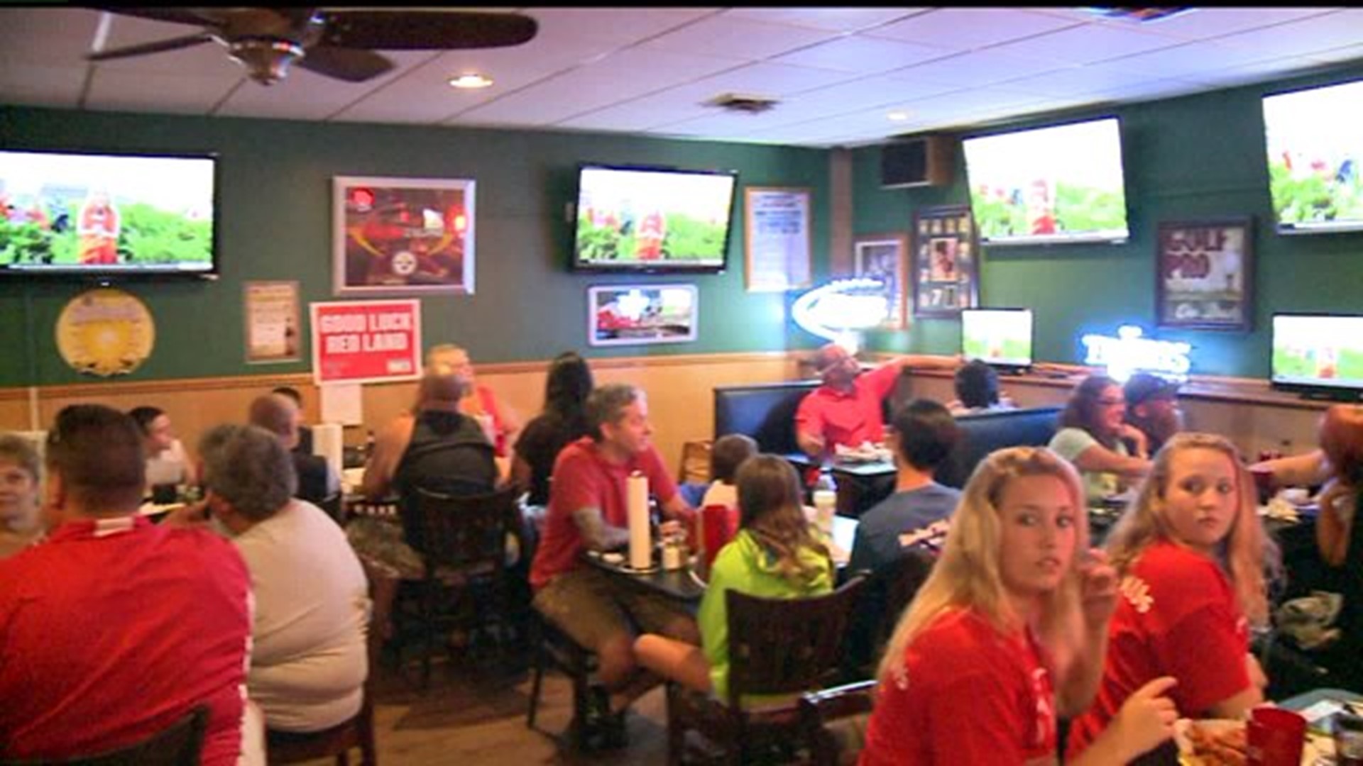 Red Land fans gather at Kokomos for viewing party