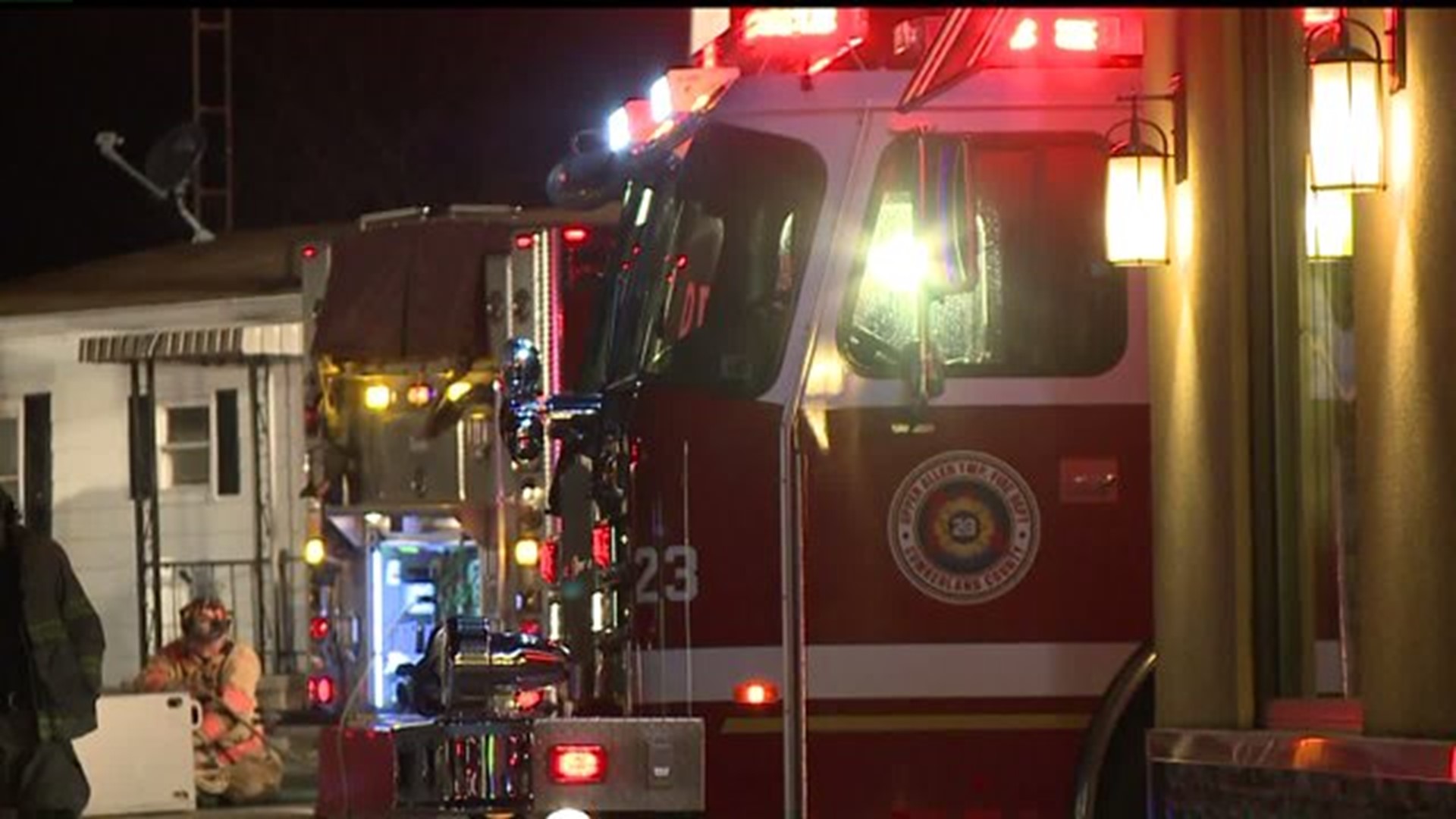 Crews battle early morning apartment fire in York County
