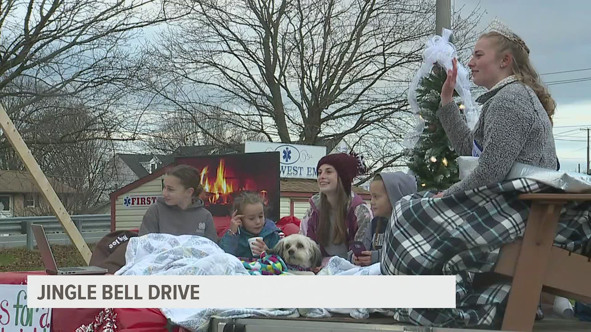 Today in Elizabethtown the First 1,000 Families to arrive Were Treated to a Goodie Bag.The cars Stretched Back a Mile to Get in to see Saint Nick