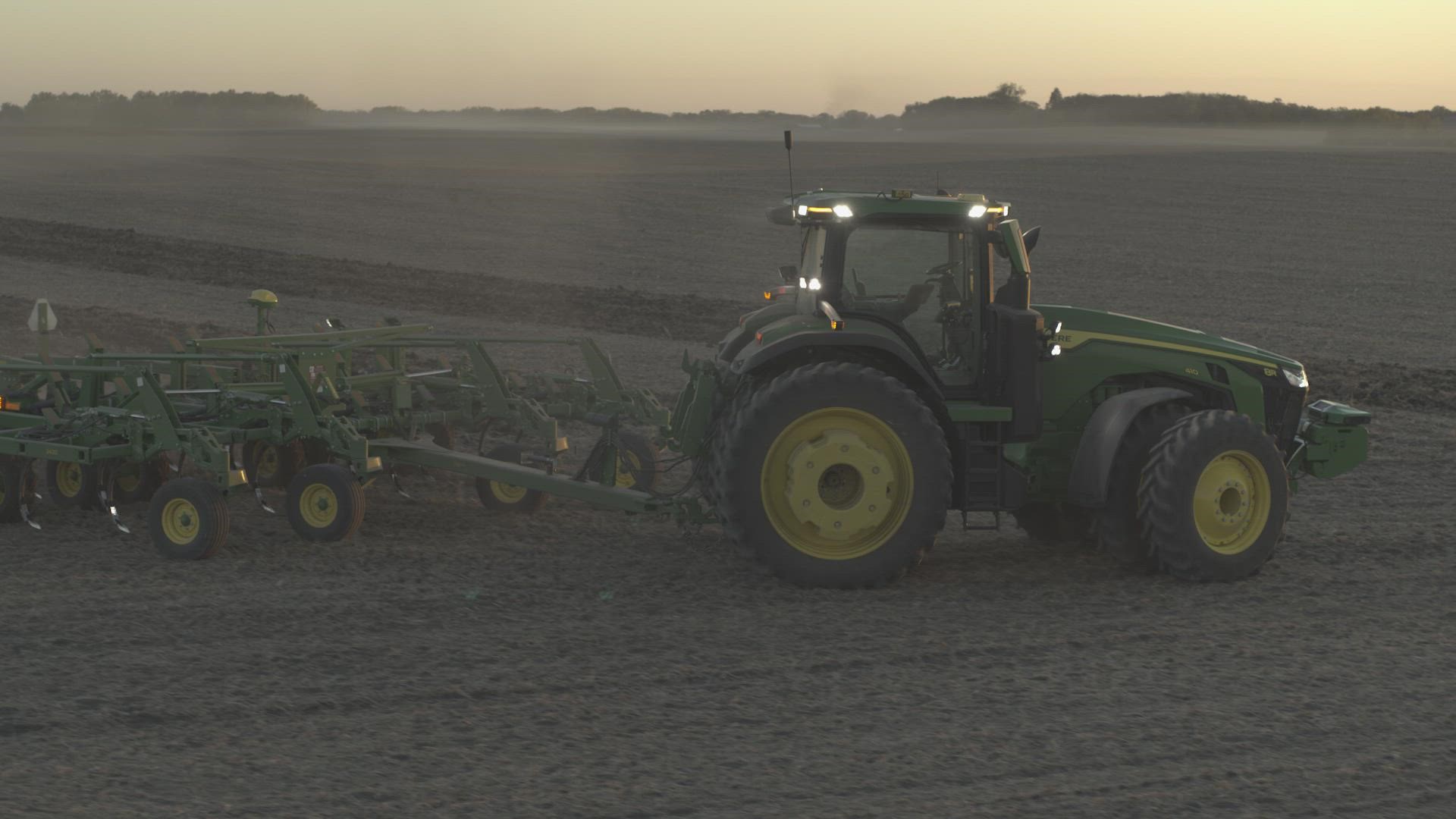 John Deere Reveals Fully Autonomous Tractor at CES 2022