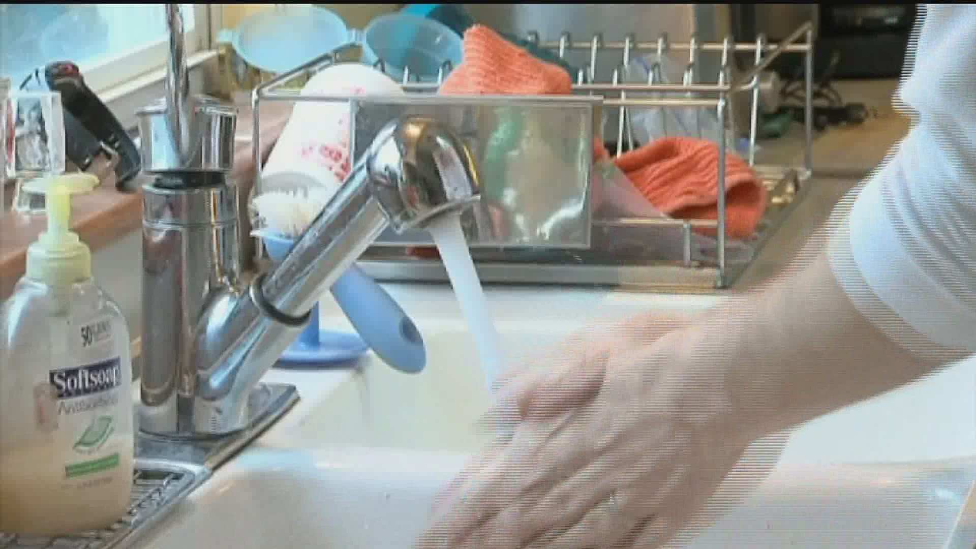 Tips to protect hands from washing dishes