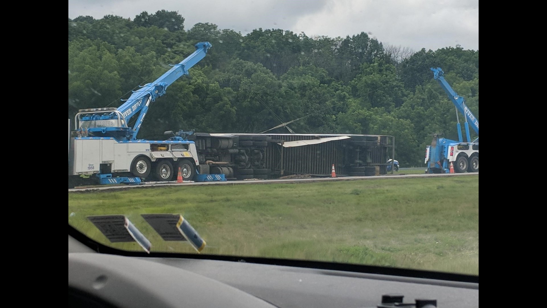 Update: One lane open on I-81 South after tractor-trailer crash | fox43.com