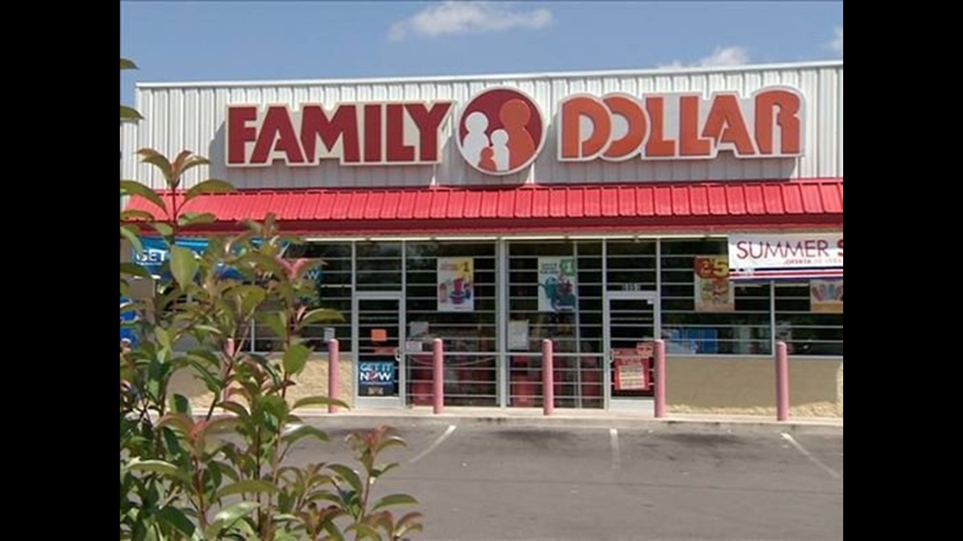Family Dollar to Close 370 Stores