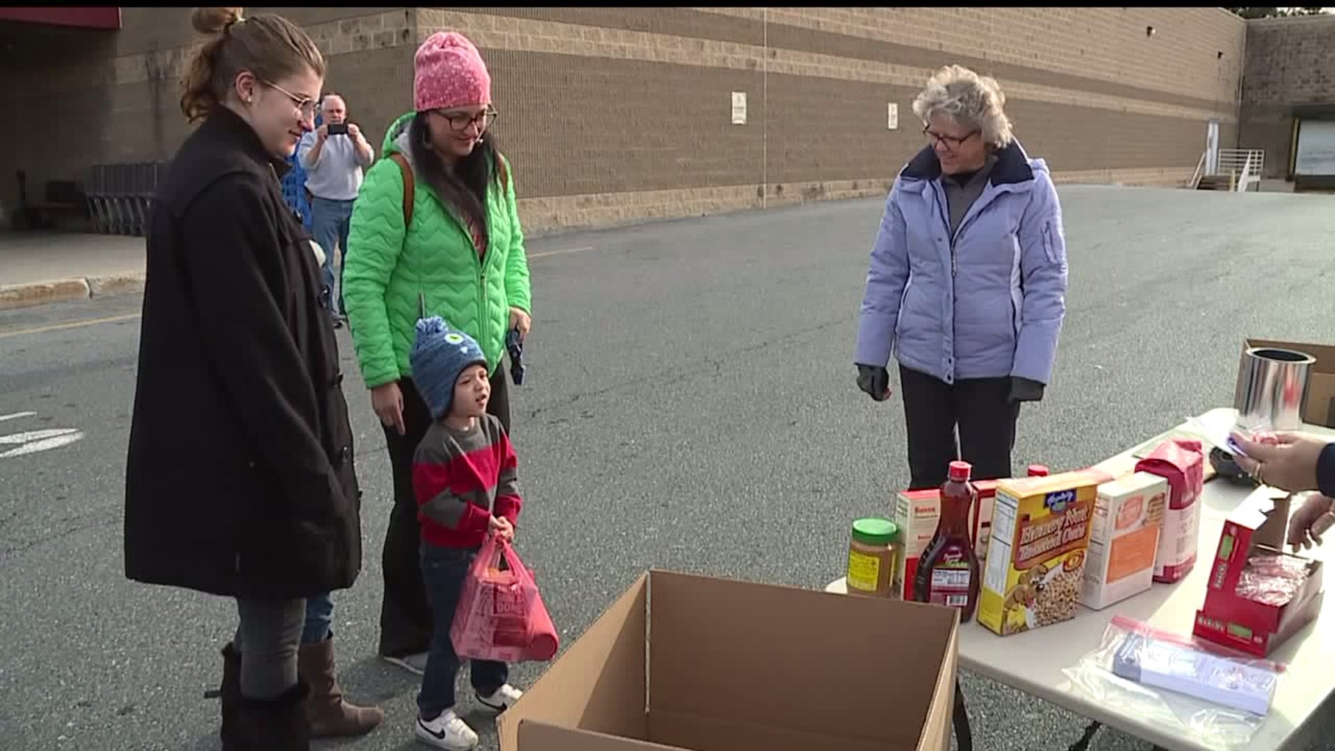 Police officers partner with Karns Foods to collect donations