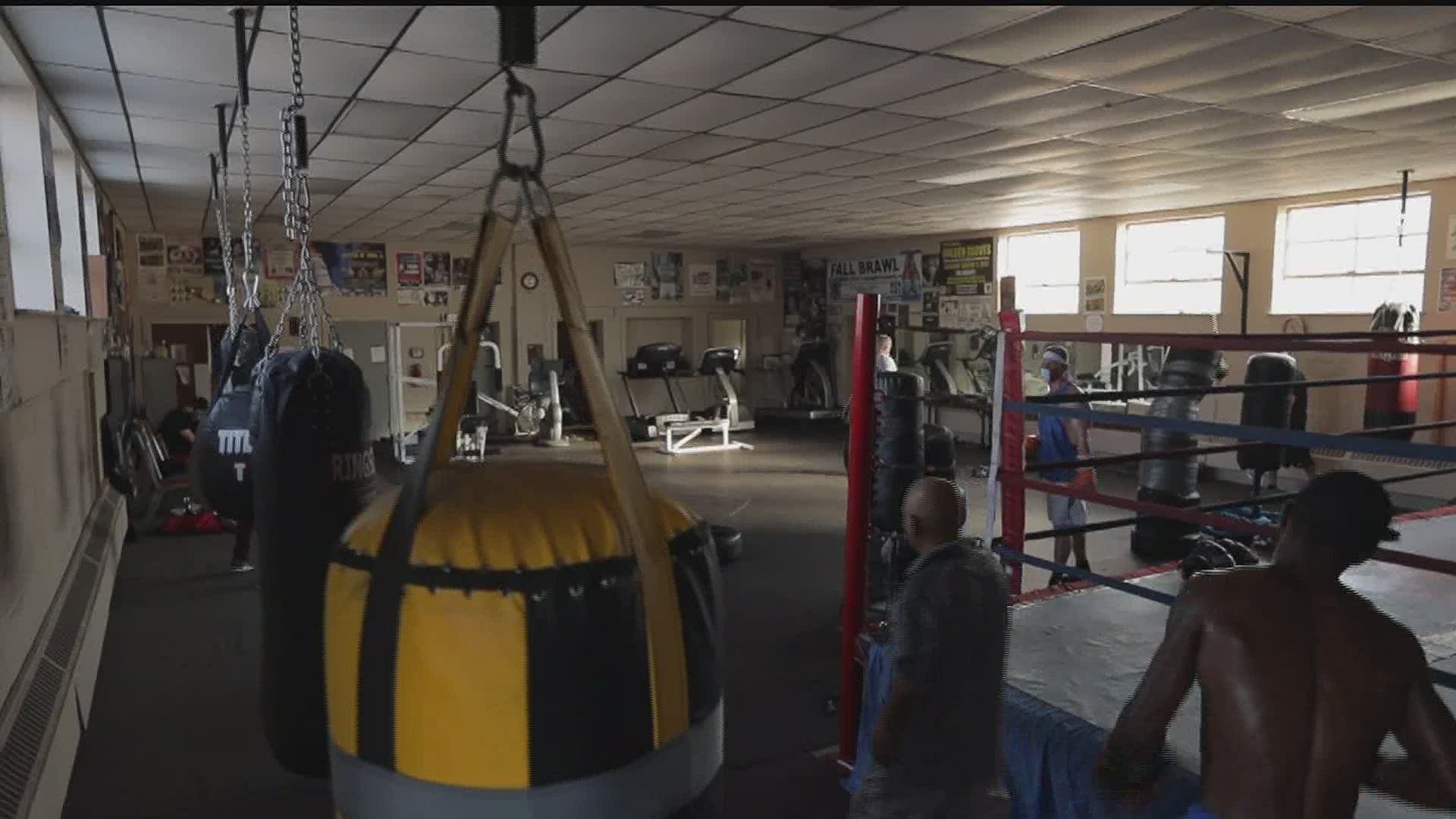 The operator of Lincolnway Sportcenter is trying to raise enough money to buy the building, garnering support from the community the gym has served for 26 years.