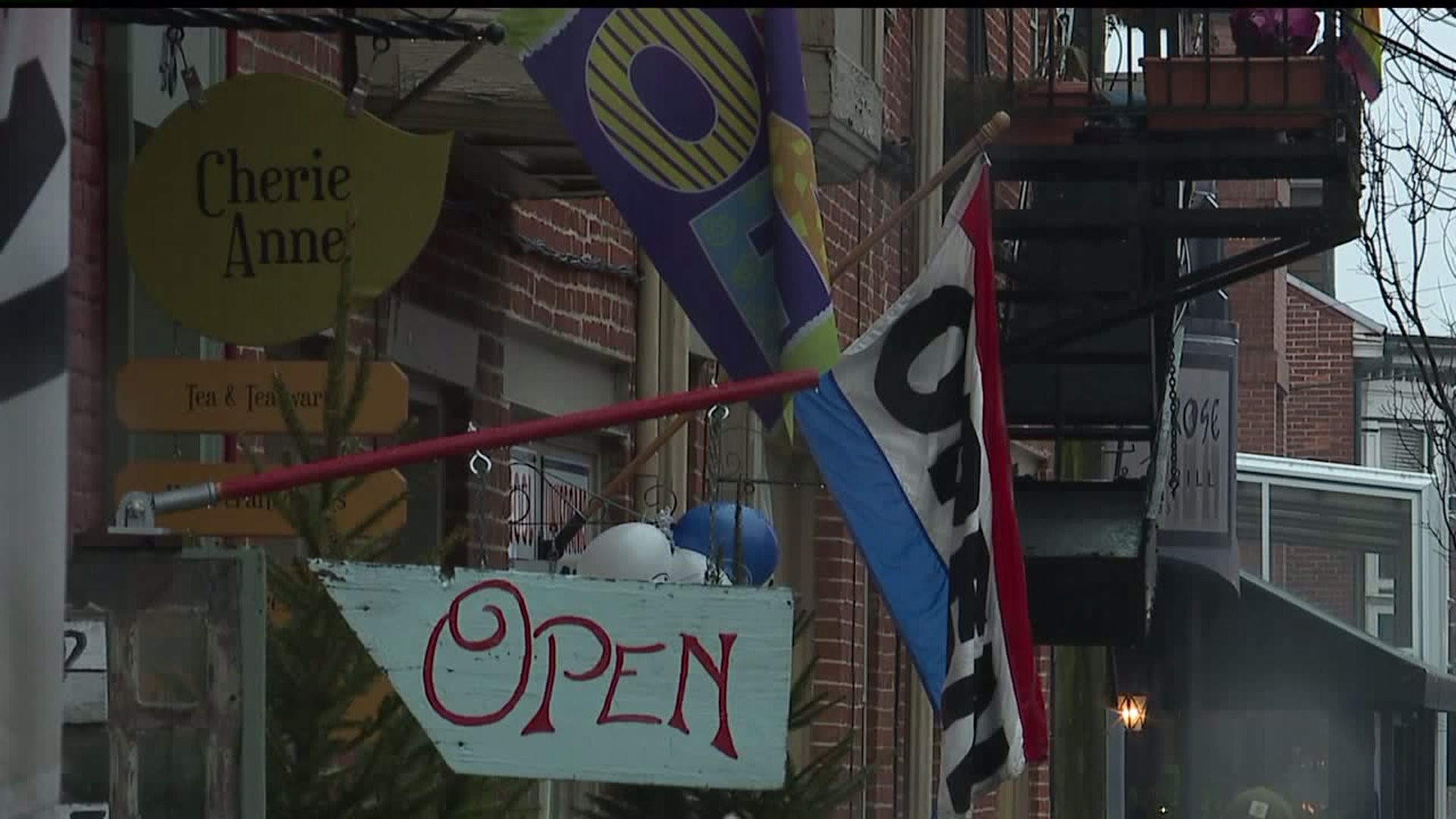 Rain doesn`t deter shoppers from shopping local on Small Business Saturday