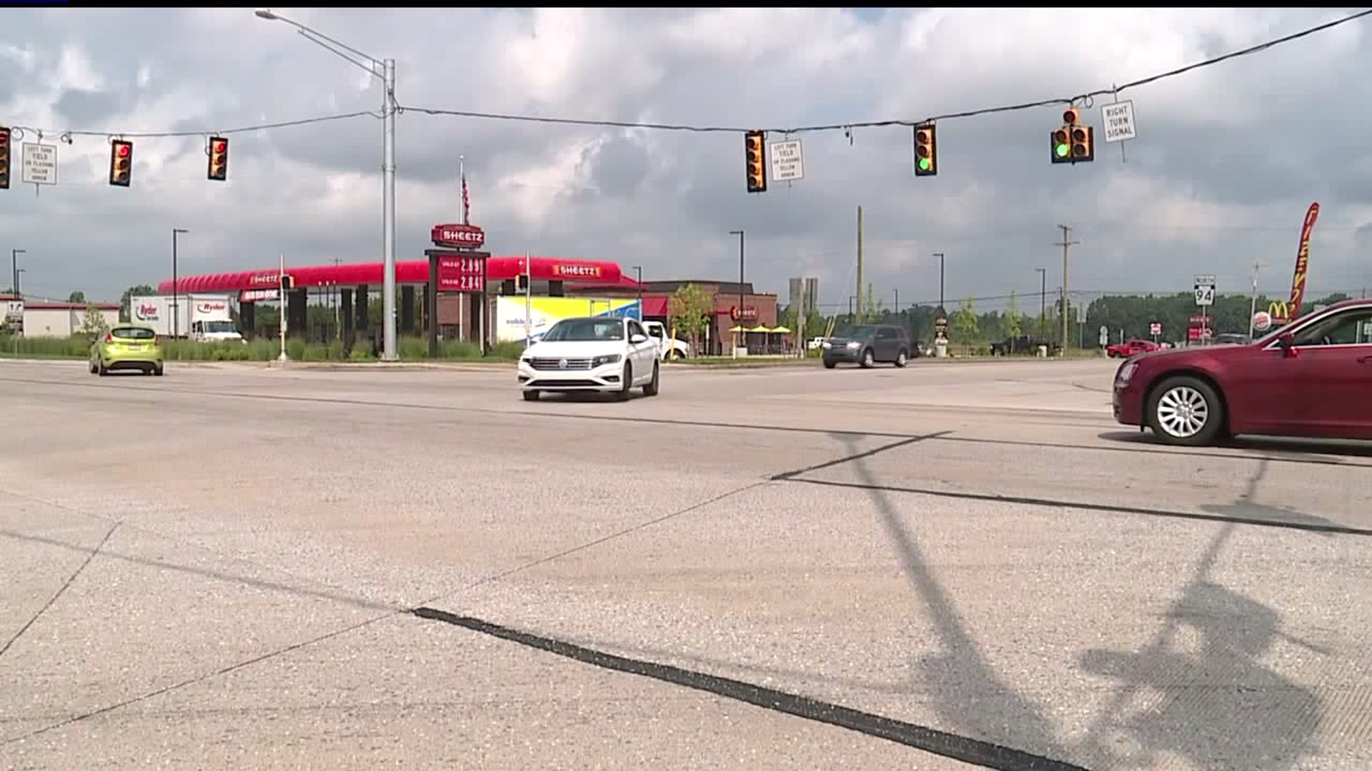 Reported traffic signal malfunction in Adams County