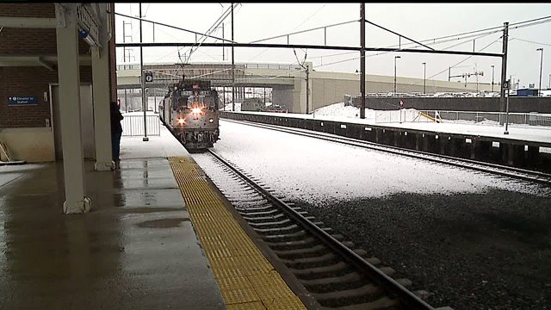 Train travel little effect on Thanksgiving snow storm