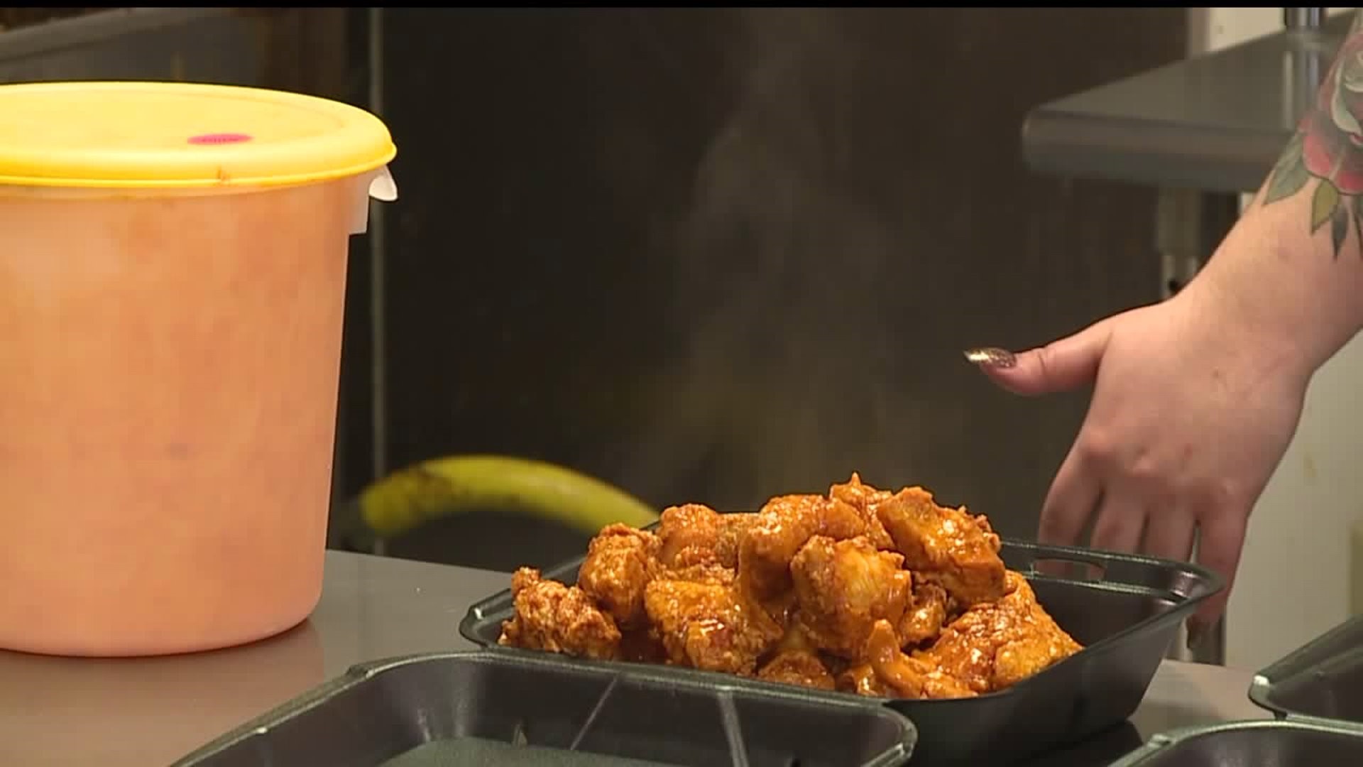 Restaurant prepares foor Super Bowl making chicken wings