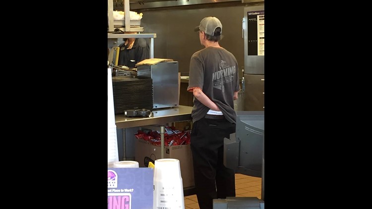 Taco Bell fires employee after disgusting photo goes viral | fox43.com