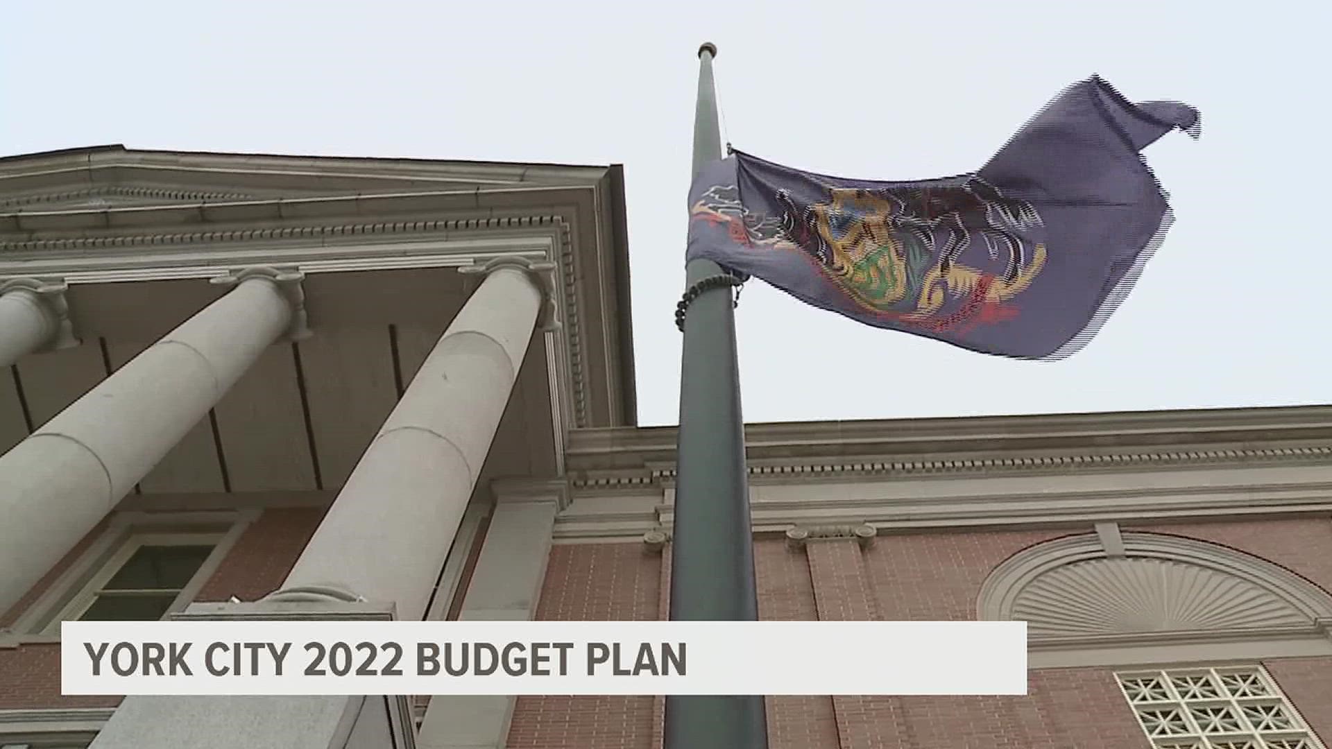York's City Council voted 4-1 to pass a 2022 budget over Mayor Michael Helfrich's veto.