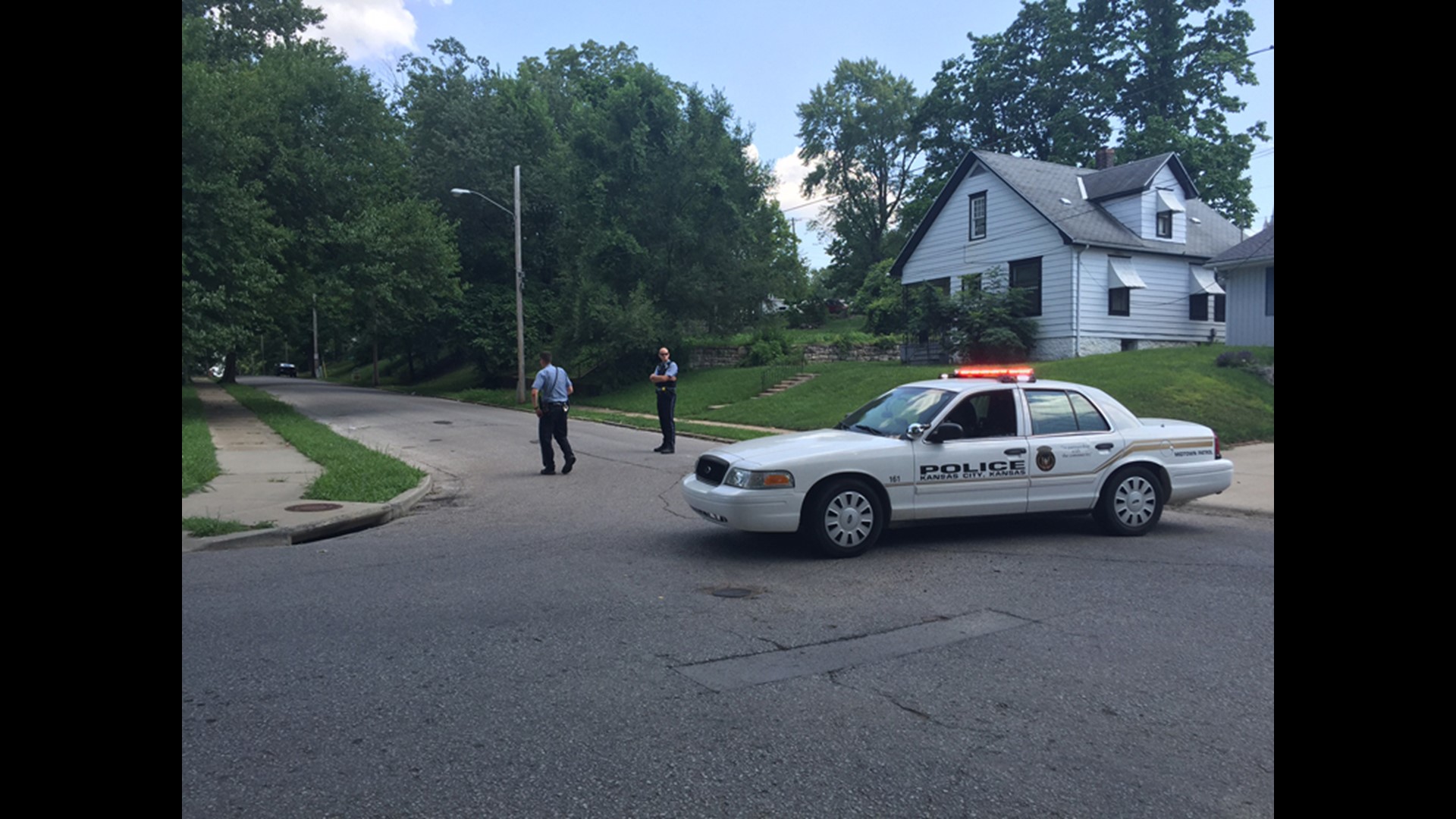 Police officer shot and killed in Kansas City | fox43.com