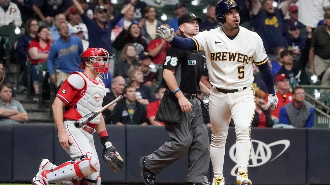 Eduardo Escobar's homer lifts Brewers past Phillies 43
