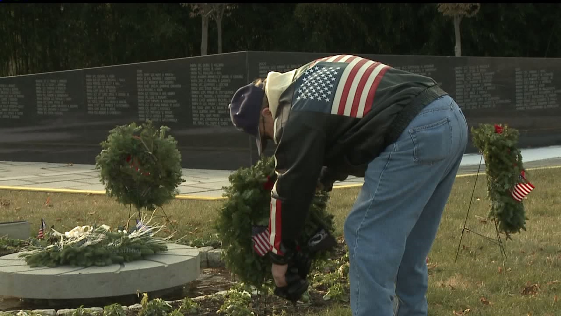 Community lays wreaths in honor of fallen heroes