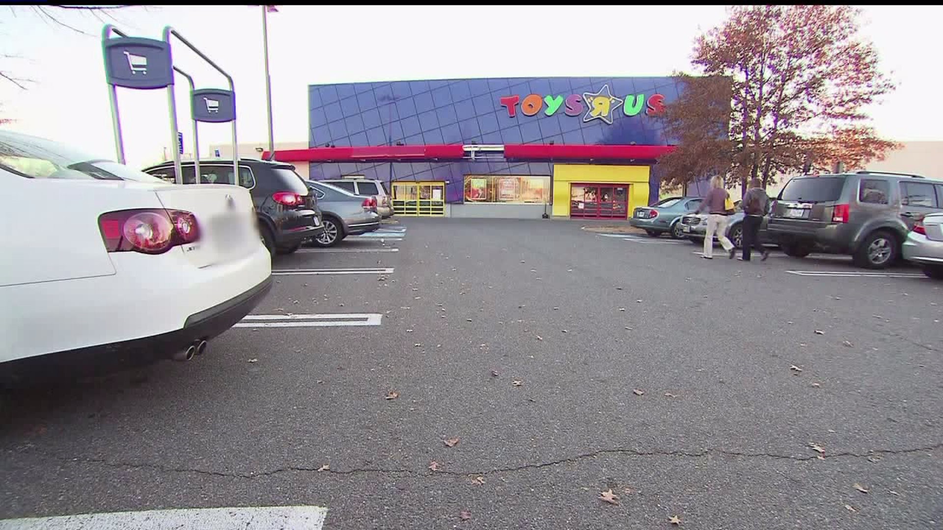 FOX43 Finds Out: Do toy stores have a future?