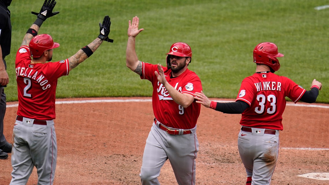 Naquin, Barnhart lead Reds to 14-1 rout of Pirates