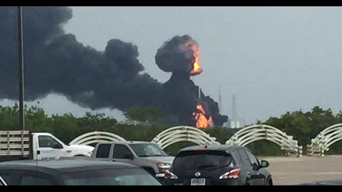 Massive explosion and fire at SpaceX pad | fox43.com