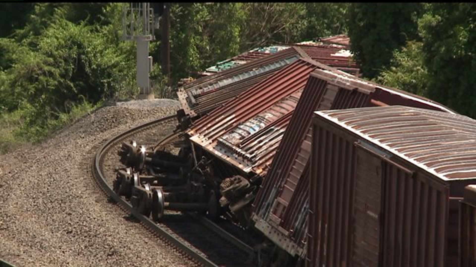 Box cars derail in Harrisburg causing delays for commuters