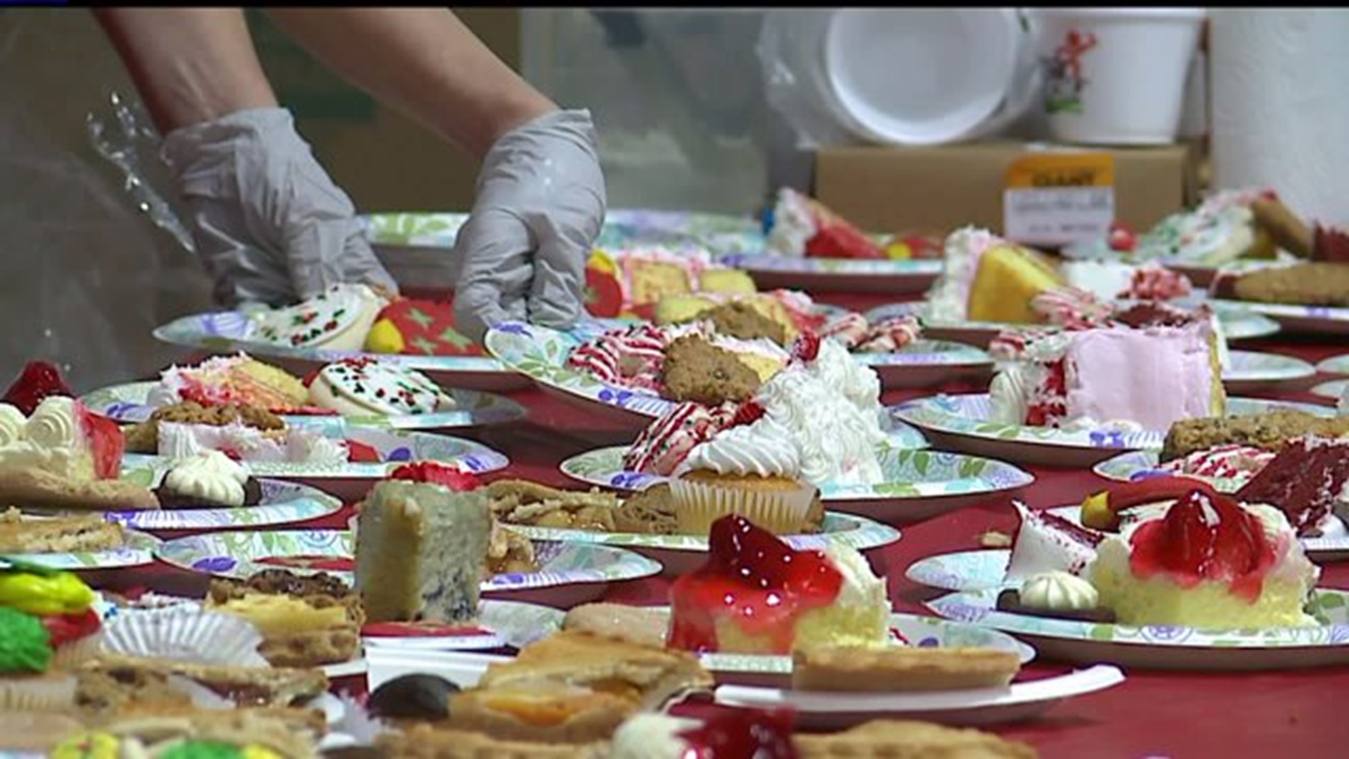 Volunteers serve up free Christmas dinners